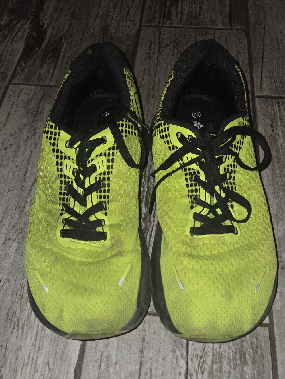 Men's Neon Yellow Athletic Running Shoes with Black Accents